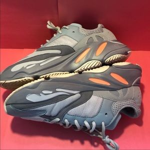 Yeezy 700 inertia (UA)